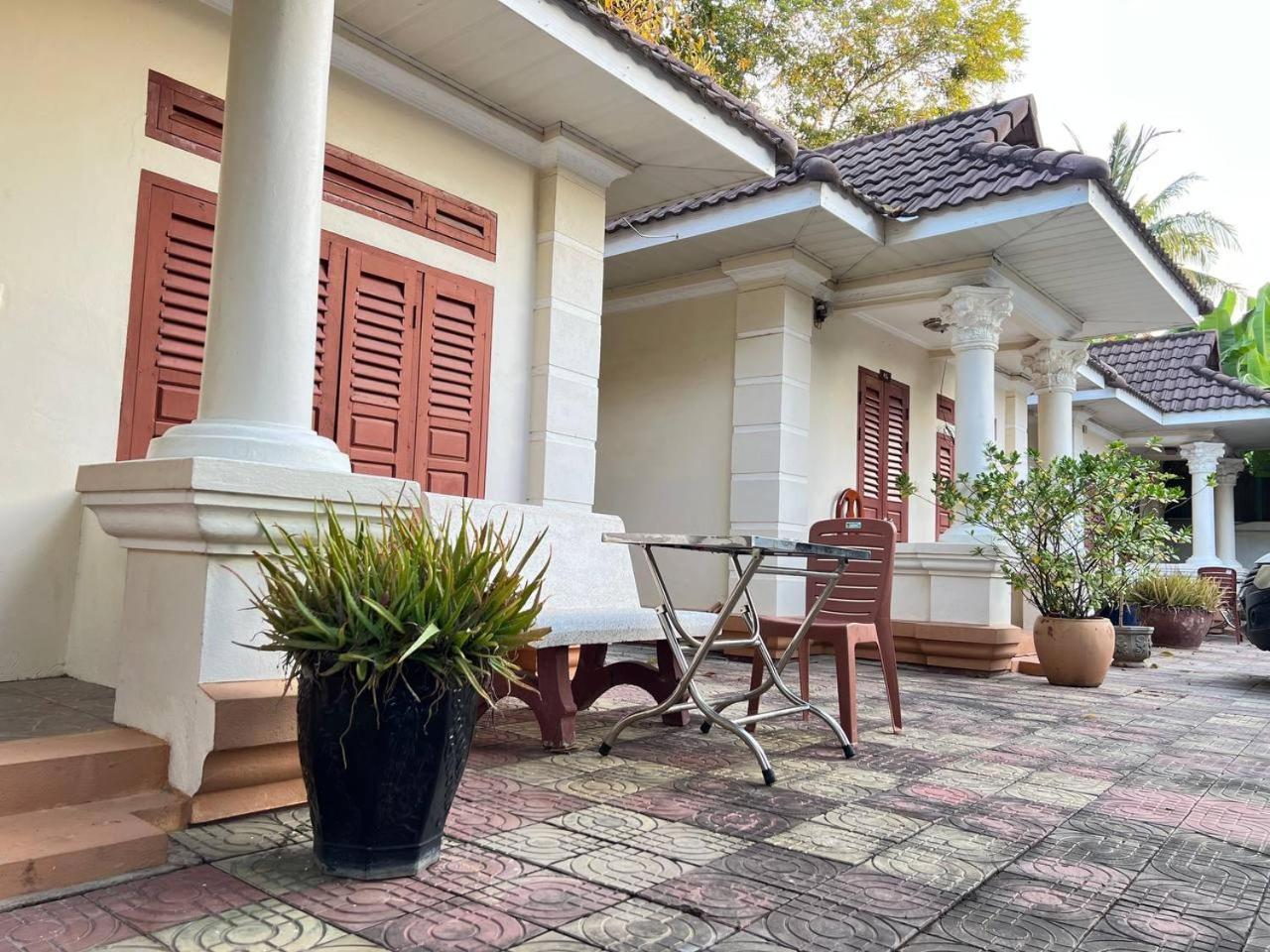 Lotus Blanc Homestay Battambang Eksteriør bilde